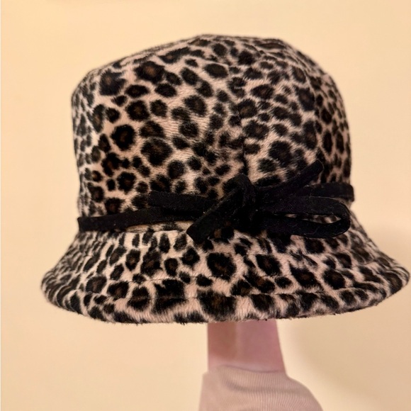 Vintage Leopard print velour bucket hat